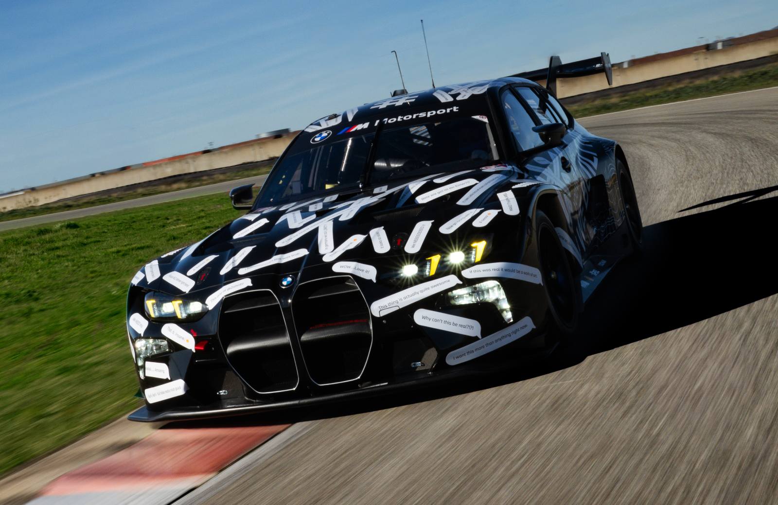 BMW M3 Touring 24H rijdend schuin voor